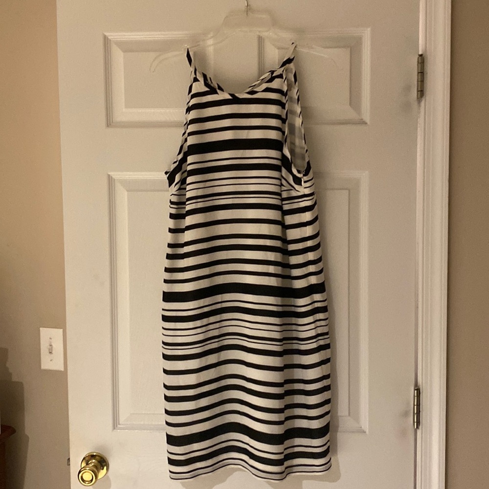 Banana republic black and white sheath dress. Size 10. Worn once